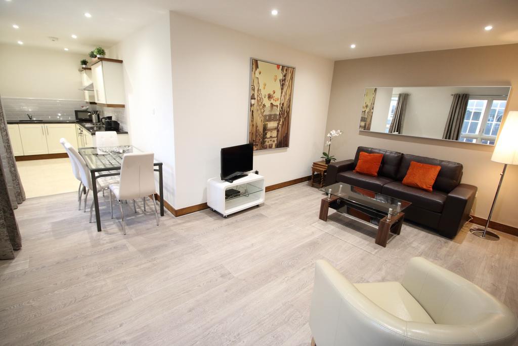 O'connell Bridge Apartment